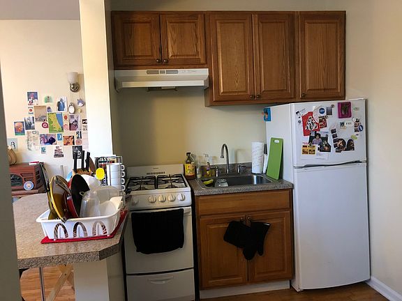 4th image of 1369 W Greenleaf Ave APT 307