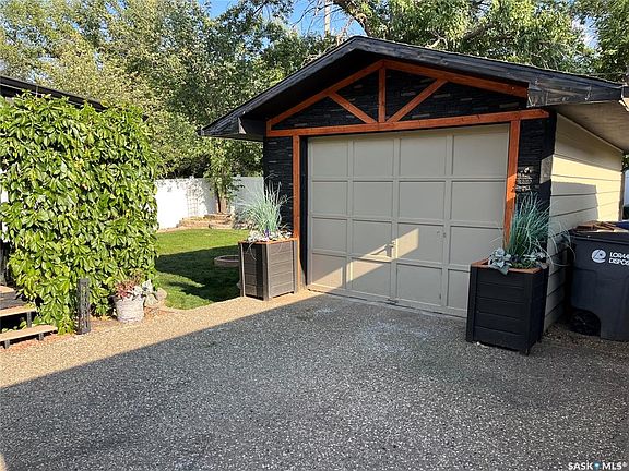 5th image of 207 Dominion ROAD