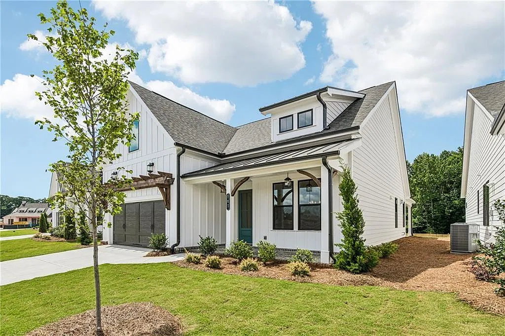 3 bed, 2.0 bath, 1815 sqft, $2,950 — Photo 2