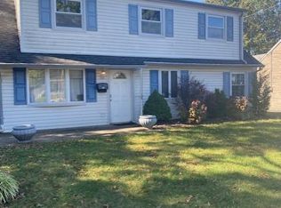 61 Sturgis Rd, Edison, NJ 08817