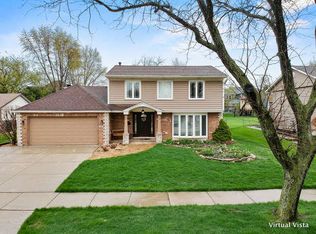 651 Autumn Dr, Roselle, IL 60172
