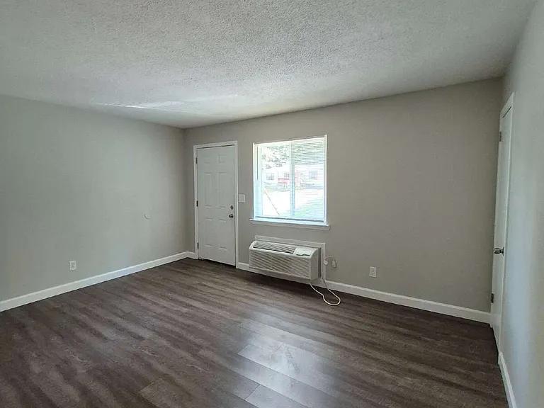 217 Sweetland Dr #6 — Photo 3