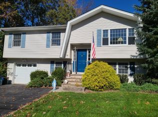19 Billings Rd, Hopatcong, NJ 07843