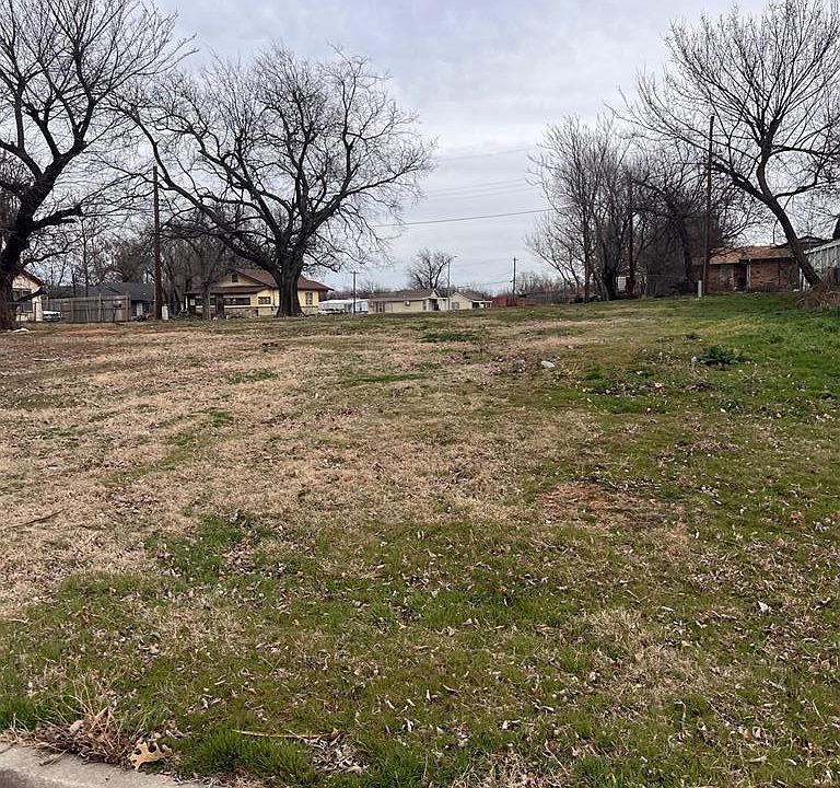 1st image of 820 N Admire Ave