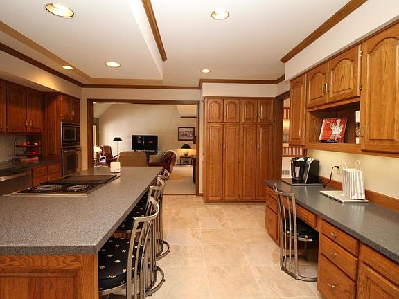 4th image of 8590 Pennington Ct