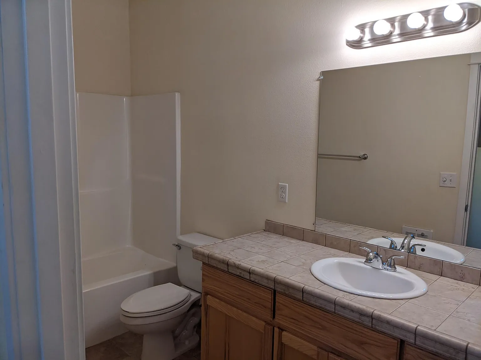 The Hawthorne — Photo 2
