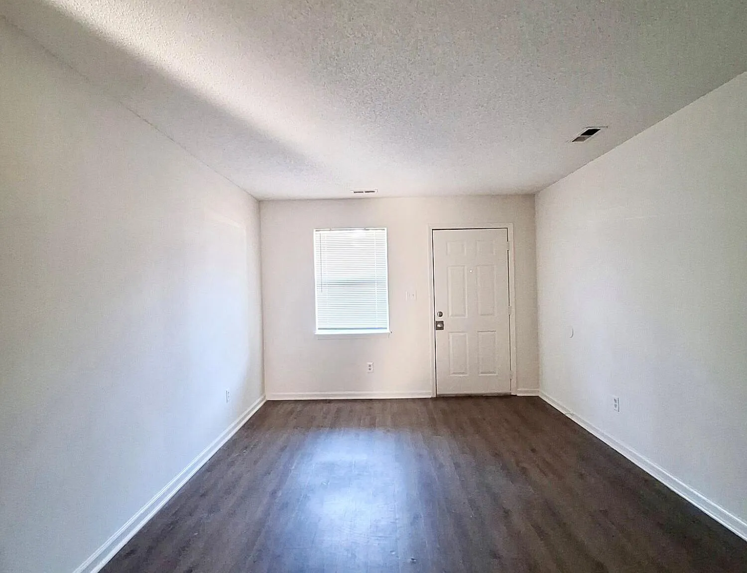 2 bed, 1.0 bath, $900 — Photo 2