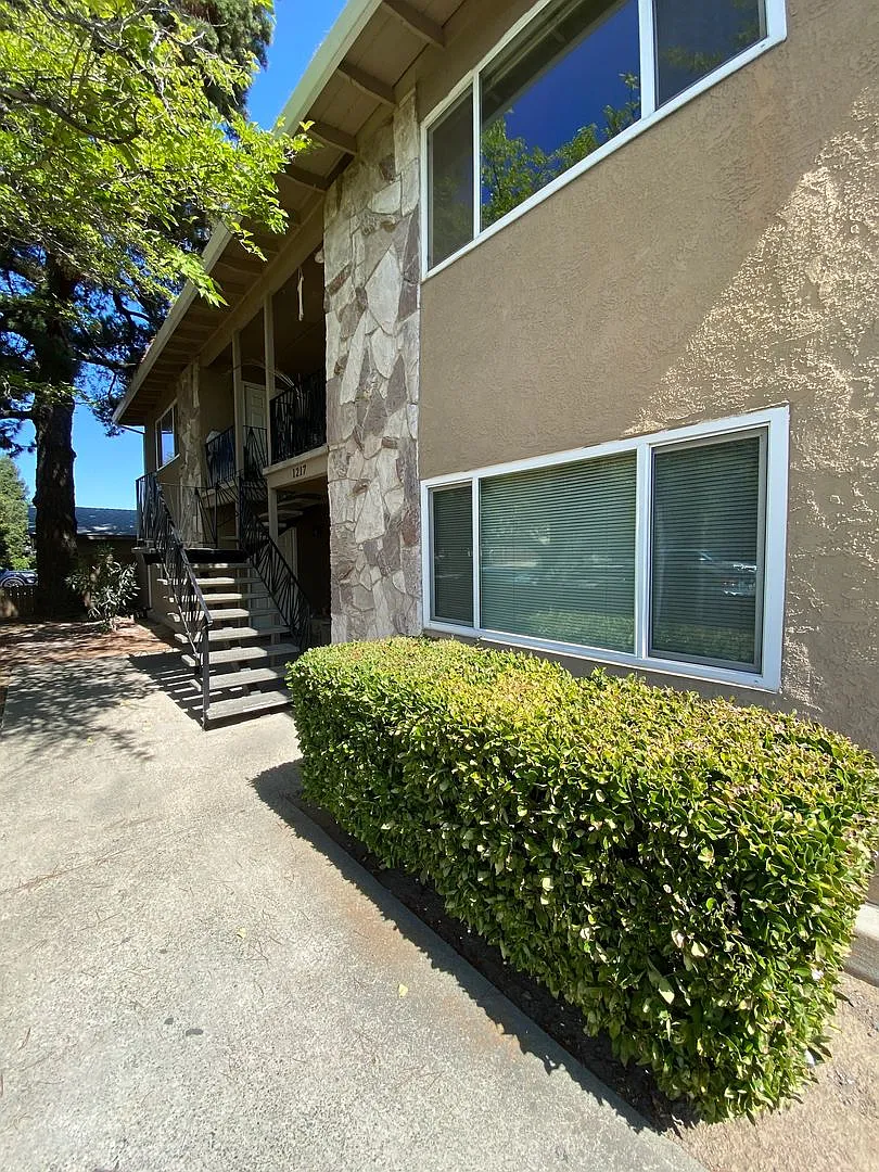 1217 McKinley Drive — Photo 2