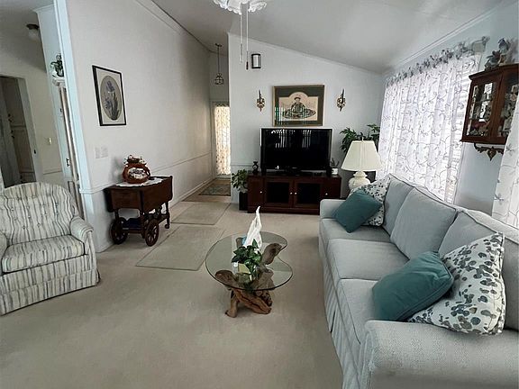 4th image of 5389 SE 64th Avenue