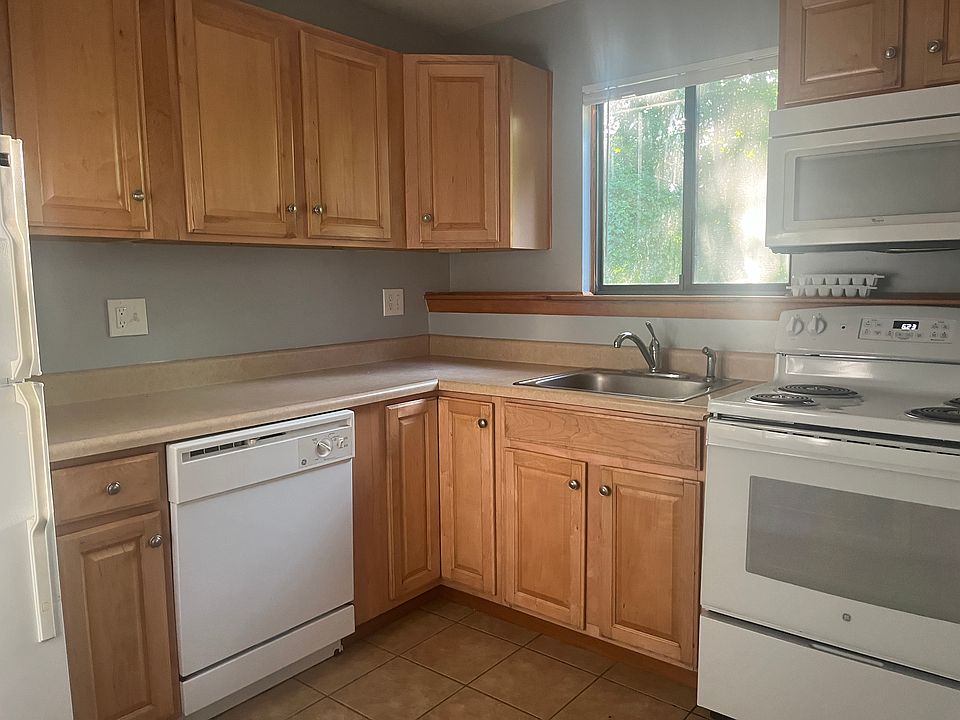 1st image of 341 Oakland St #4
