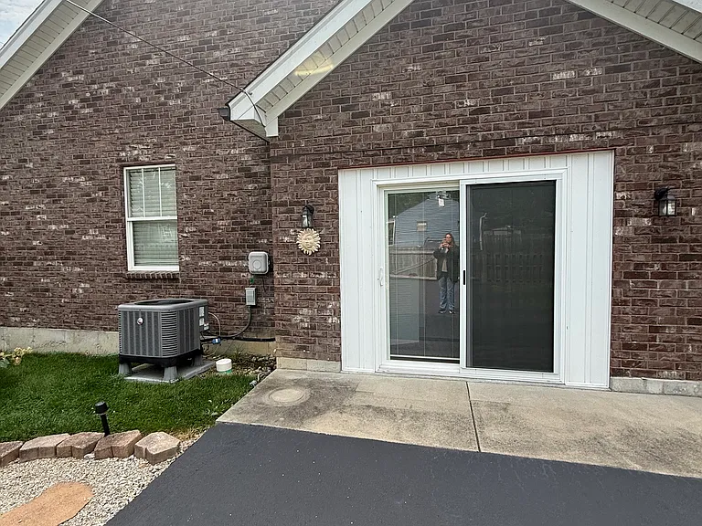2225 E Spring St — Photo 8