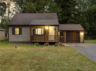 114 Maple Manor Dr, North Syracuse, NY 13212