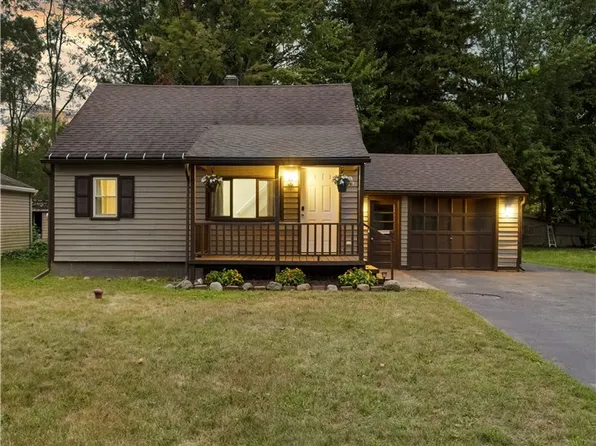 114 Maple Manor Dr, North Syracuse, NY 13212