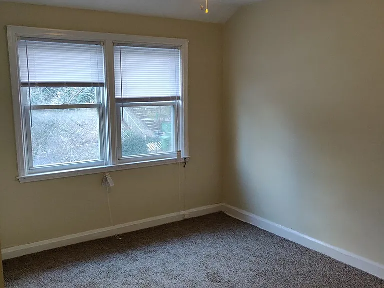 1013 Saint Dunstans Rd — Photo 12