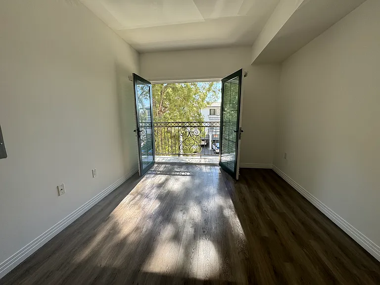 Roberts Hall — Photo 15