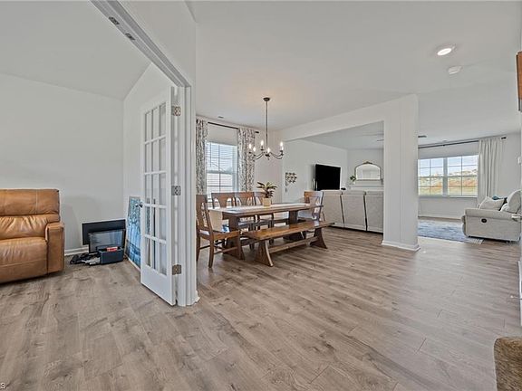 4th image of 369 Willowbrooke Way