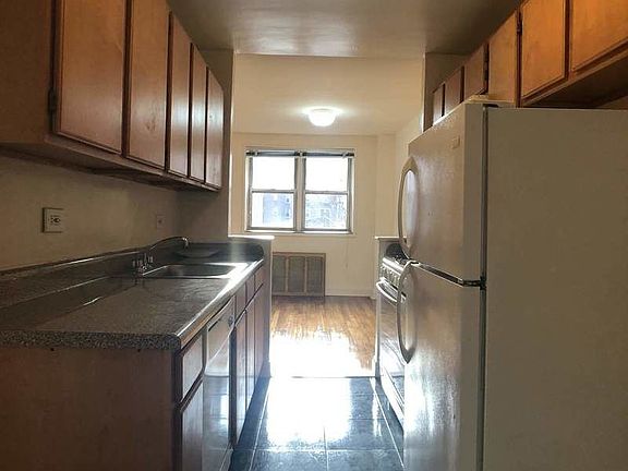 3rd image of 8645 St James Ave #2U