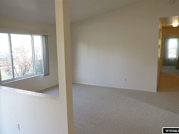 4th image of 811 W Monroe Ave