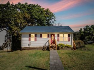 910 Gilbert St, Radford, VA 24141