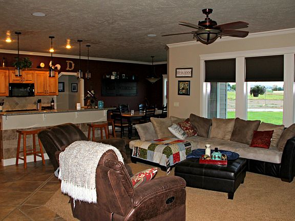 2nd image of 1820 Sunset Dr