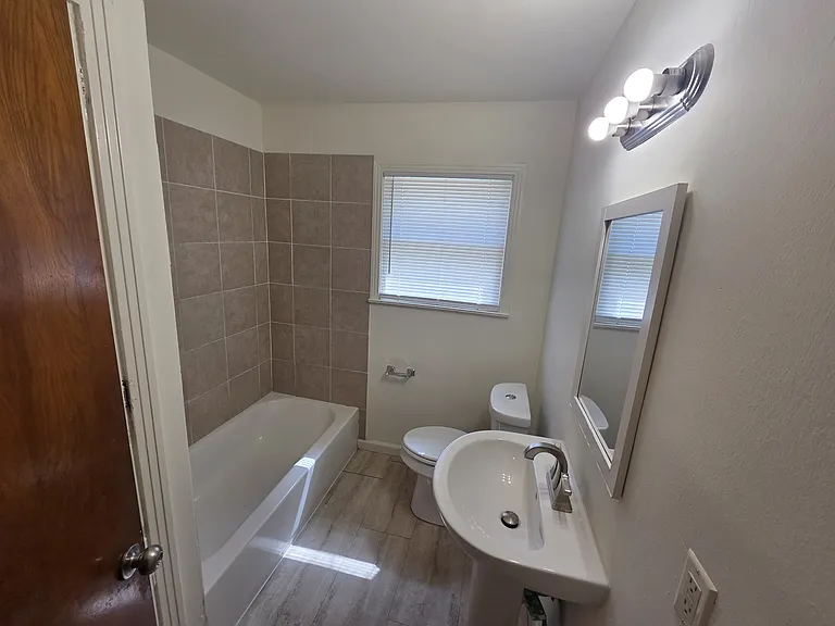 1118 N 64th St — Photo 11