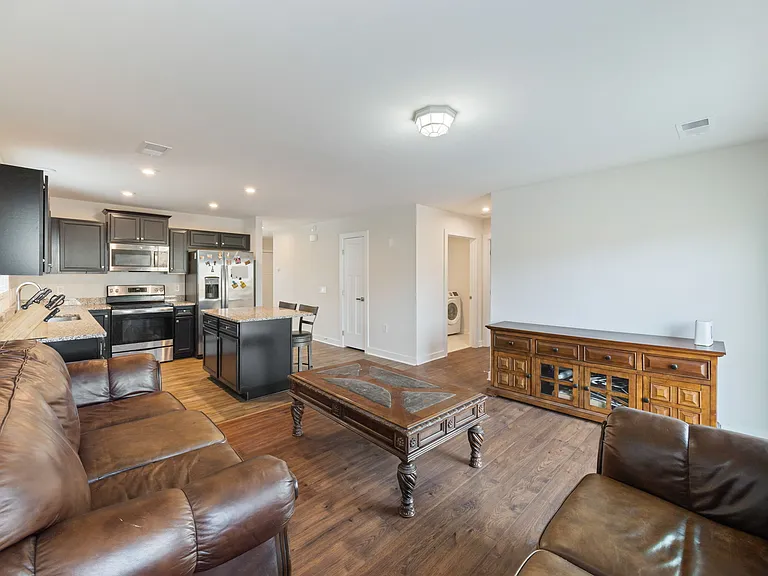 689 Hardwood Dr — Photo 6