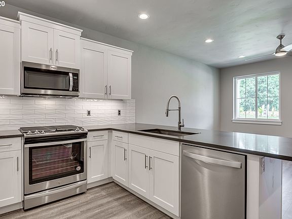 5th image of 3991 SE Century Blvd #42
