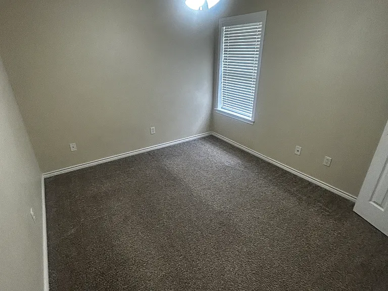 3744 Essen Loop — Photo 8