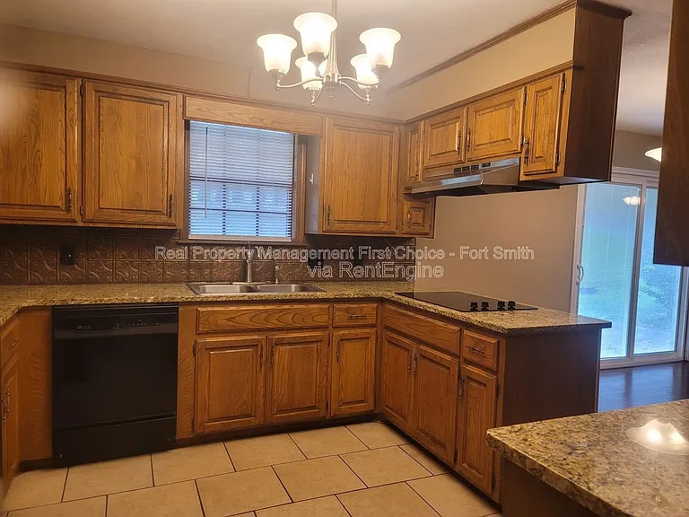 306 Elfen Glen St — Photo 6