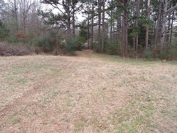 4th image of 221 Lynch Cir