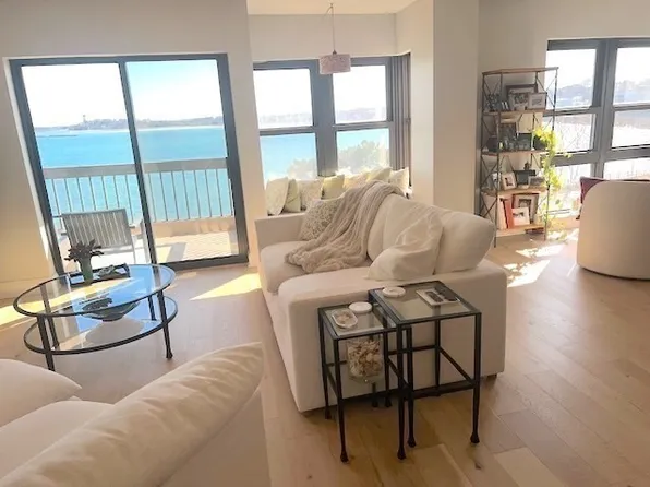 1 Seal Harbor Rd APT 401, Winthrop, MA 02152