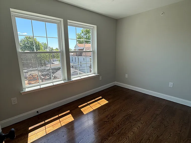 38 Shaw Ave #2 — Photo 8