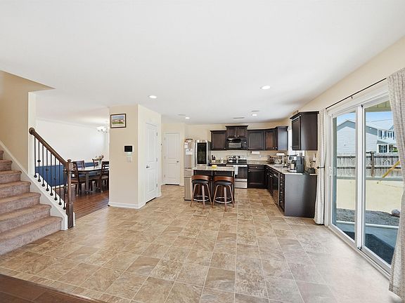 3rd image of 536 Colony Lakes Dr