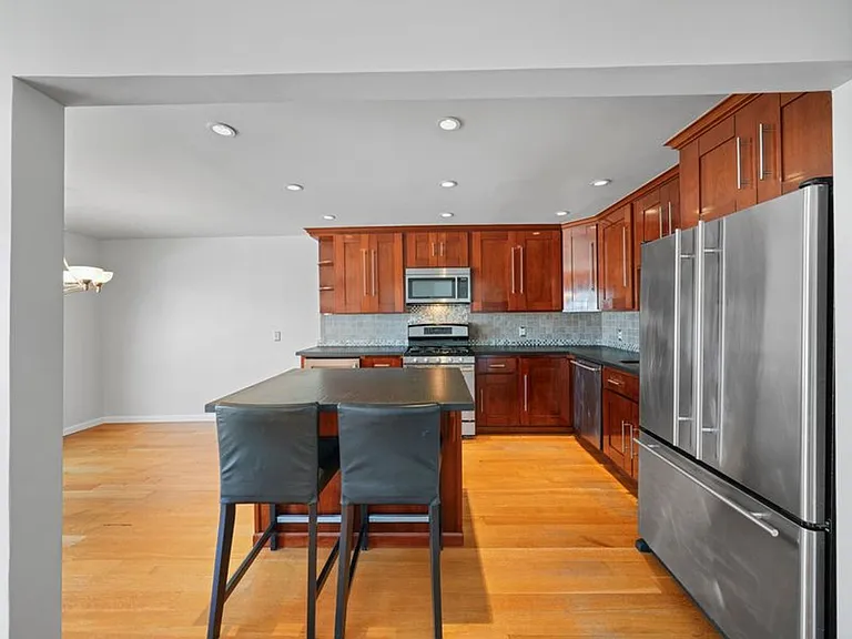 44 Bradford St — Photo 4