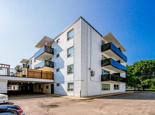 45 42nd St #104, Etobicoke, ON M8W 3P4