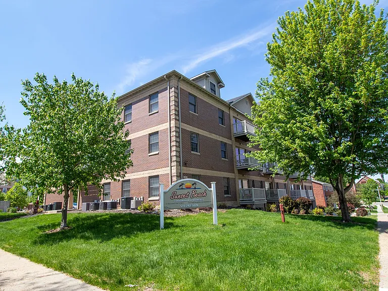 121 Beach Avenue — Photo 3