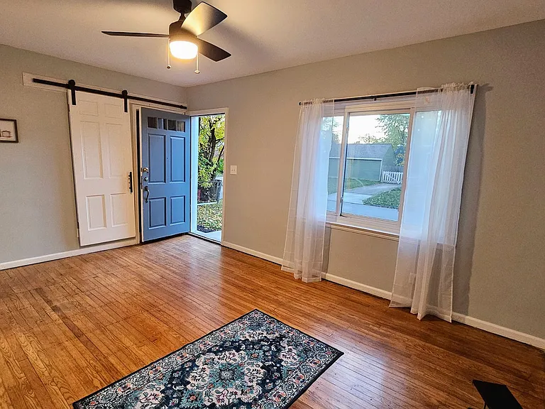 3010 Woodbine Pl — Photo 1