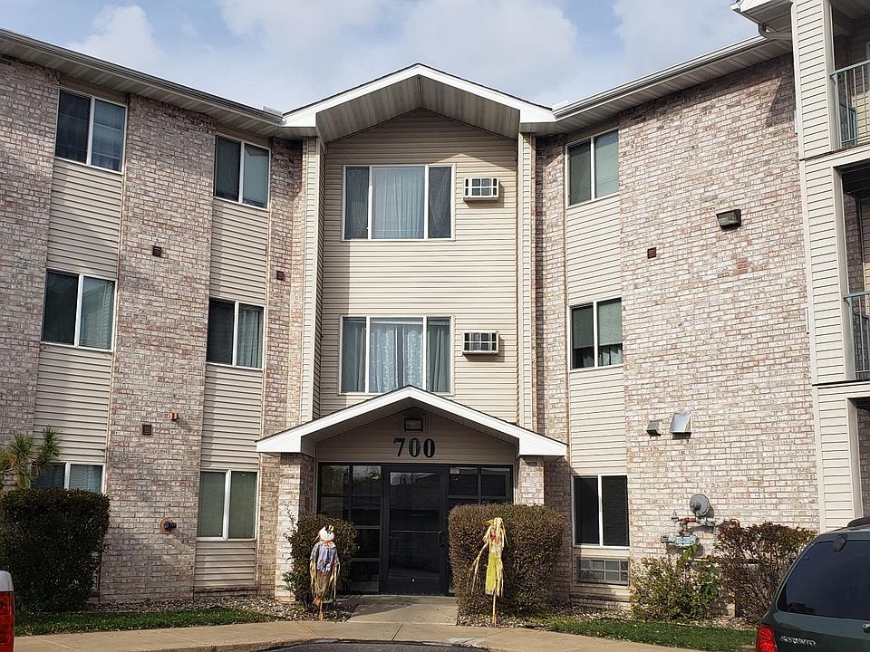 2nd image of 700 Roundhouse St