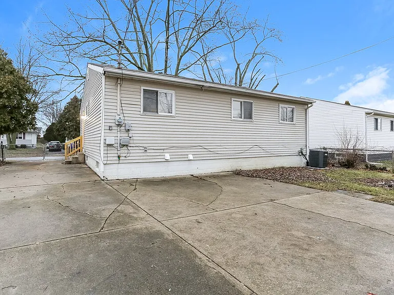 3944 Ivorton Rd E — Photo 17