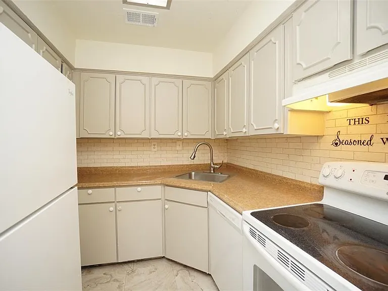 2595 Marilee Ln #4 — Photo 8