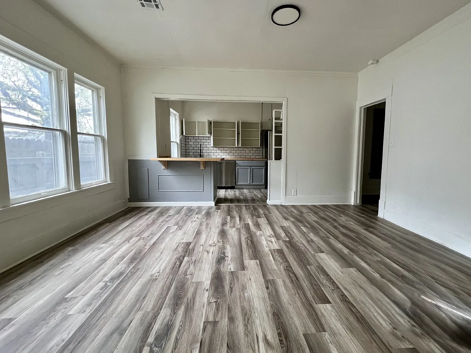 Charming 2-Bed Home in the Heart of Pearl District — Photo 3