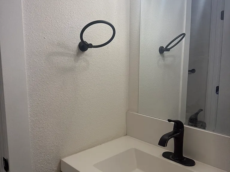 225 S Ventura Rd #84 — Photo 9