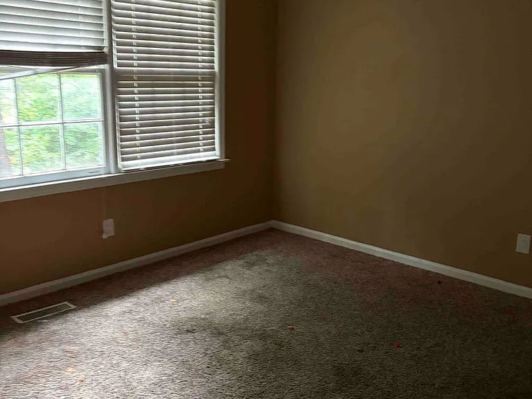1900 Lyle Dr — Photo 10