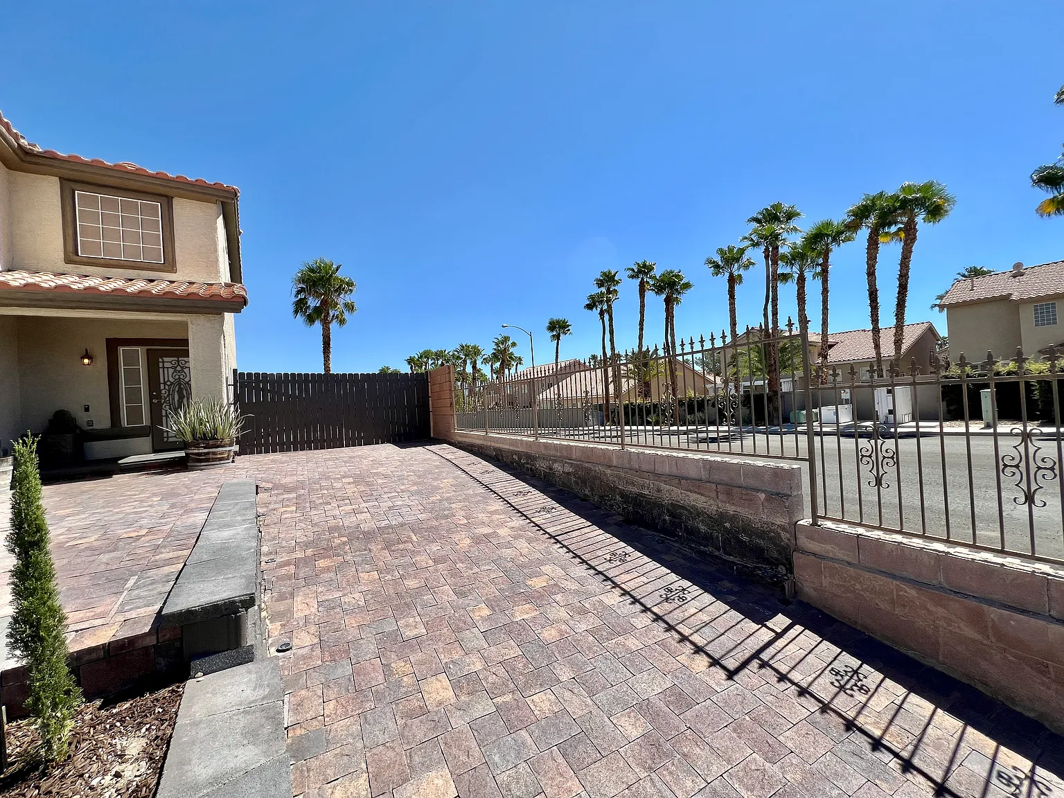4 bed, 2.5 bath, 1955 sqft, $2,795 — Photo 3