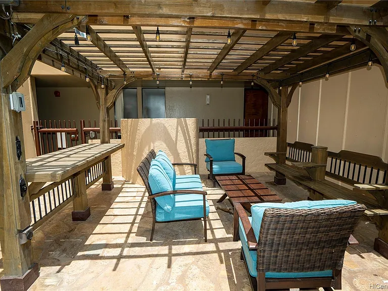 320 Liliuokalani Ave — Photo 25