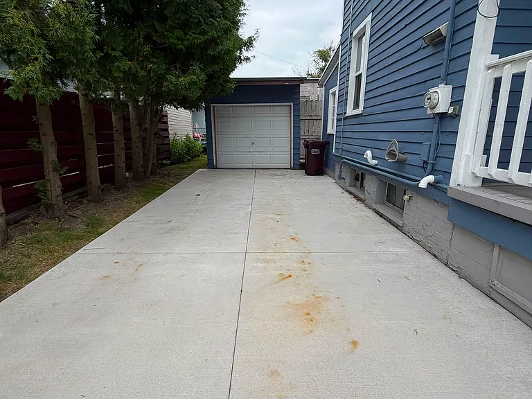 505 Saint Clair St — Photo 8