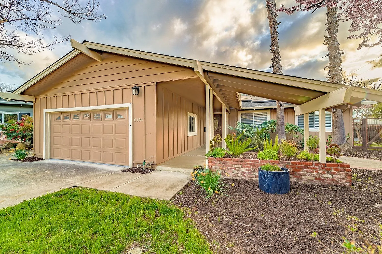 5181 Diane Ct photo 1