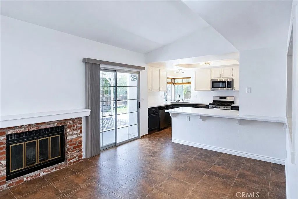3 bed, 1444 sqft, $3,200 — Photo 4