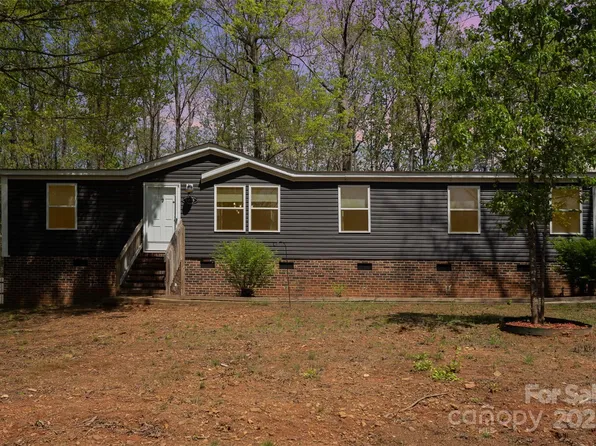 5875 Dachshund St, Iron Station, NC 28080