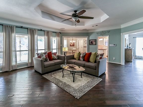 4th image of 115 Willow Creek Cir